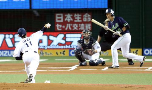 西武対ヤクルト　１回表ヤクルト無死、先頭の荒木に初球を投じる今井（撮影・河野匠）