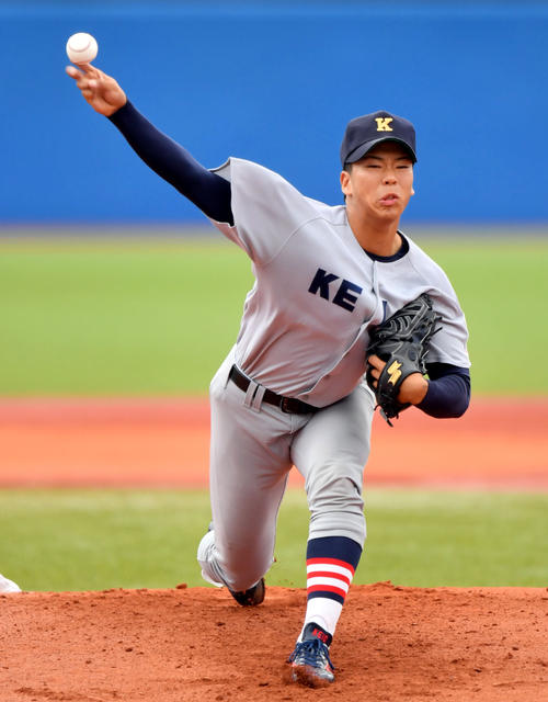東北福祉大対慶大　先発で力投する慶大・高橋亮（撮影・滝沢徹郎）