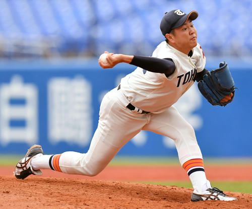 東北福祉大対慶大　４番手で登板し力投する東北福祉大・津森（撮影・滝沢徹郎）