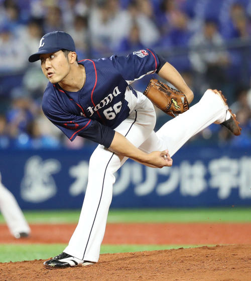 ６回裏に西武２番手で登板した松本（撮影・河野匠）