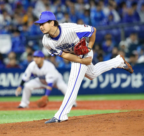 ６回表にＤｅＮＡ２番手で登板した三嶋（撮影・河野匠）