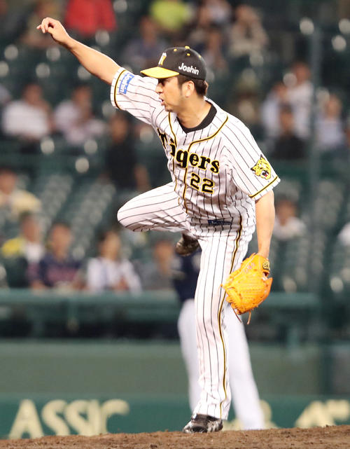 阪神対オリックス 11回表、阪神5番手で登板する藤川(撮影・加藤哉)