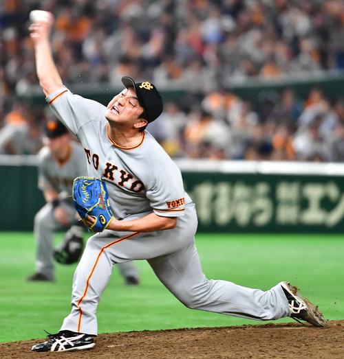 巨人対ヤクルト　巨人２番手で登板した沢村（撮影・小沢裕）
