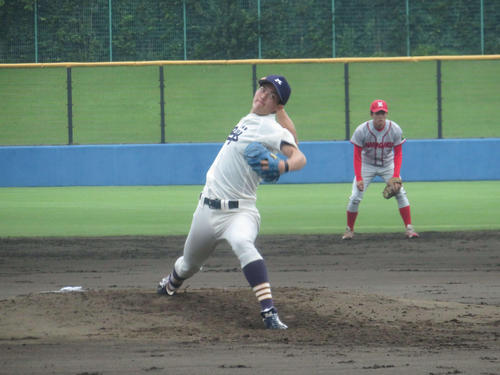 侍ジャパン大学代表選考合宿の紅白戦に登板した明大・森下（撮影・久保賢吾）