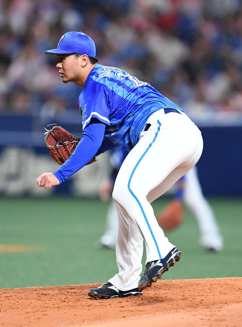 DeNA先発の浜口(撮影・前岡正明)