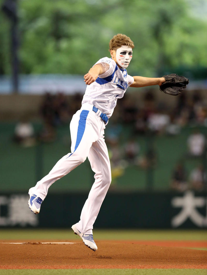 樽美酒研二が135キロ！豪快始球式メンディー超え - プロ野球 : 日刊 