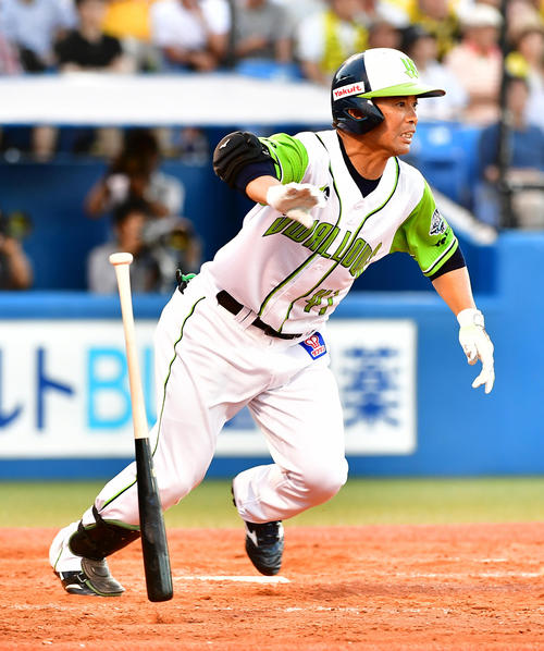 ３回裏ヤクルト１死一、三塁、雄平は右適時二塁打を放つ（撮影・小沢裕）
