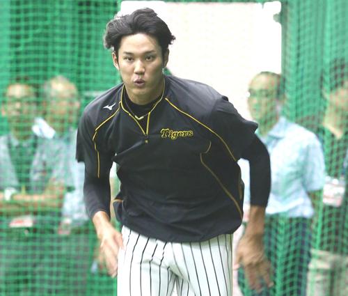 室内練習場で走り込みする阪神先発予定の藤浪（撮影・上山淳一）