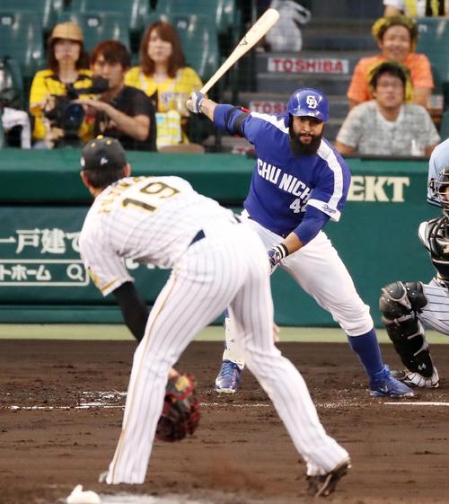 ３回表中日２死一、三塁、アルモンテは中前に適時打を放つ（撮影・加藤哉）