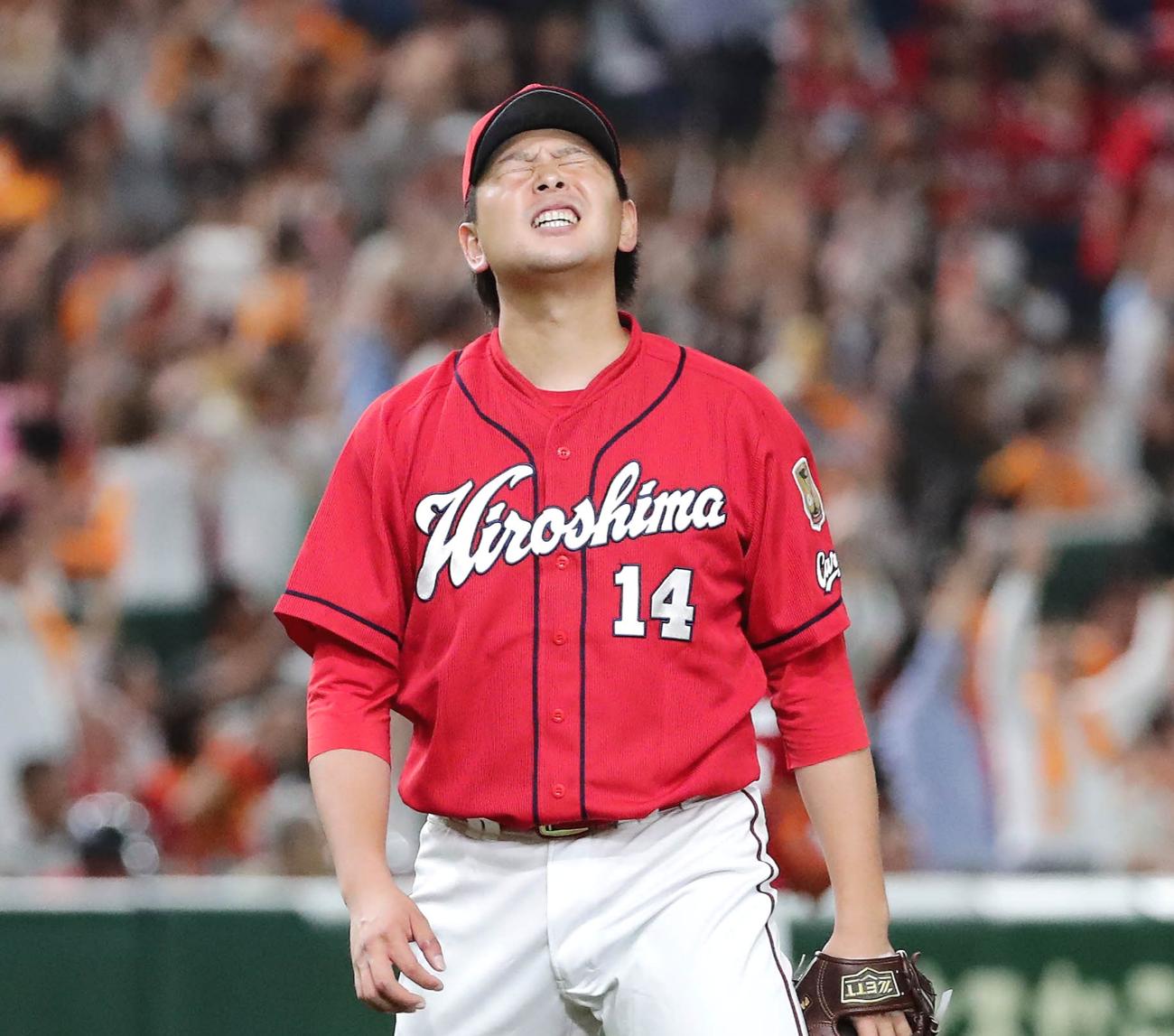 ６回裏巨人無死一塁、坂本勇に２点本塁打を打たれた大瀬良（撮影・丹羽敏通）
