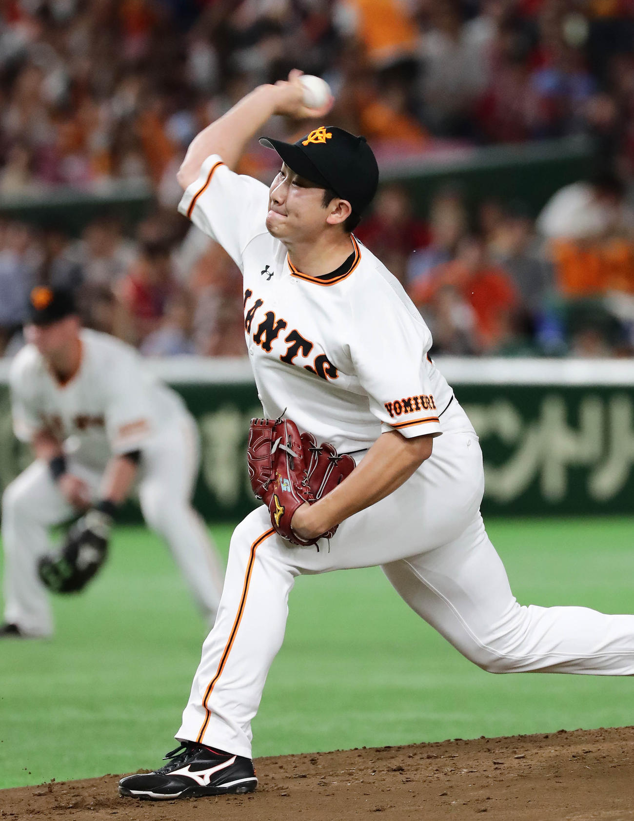 力投する巨人先発の菅野（撮影・丹羽敏通）