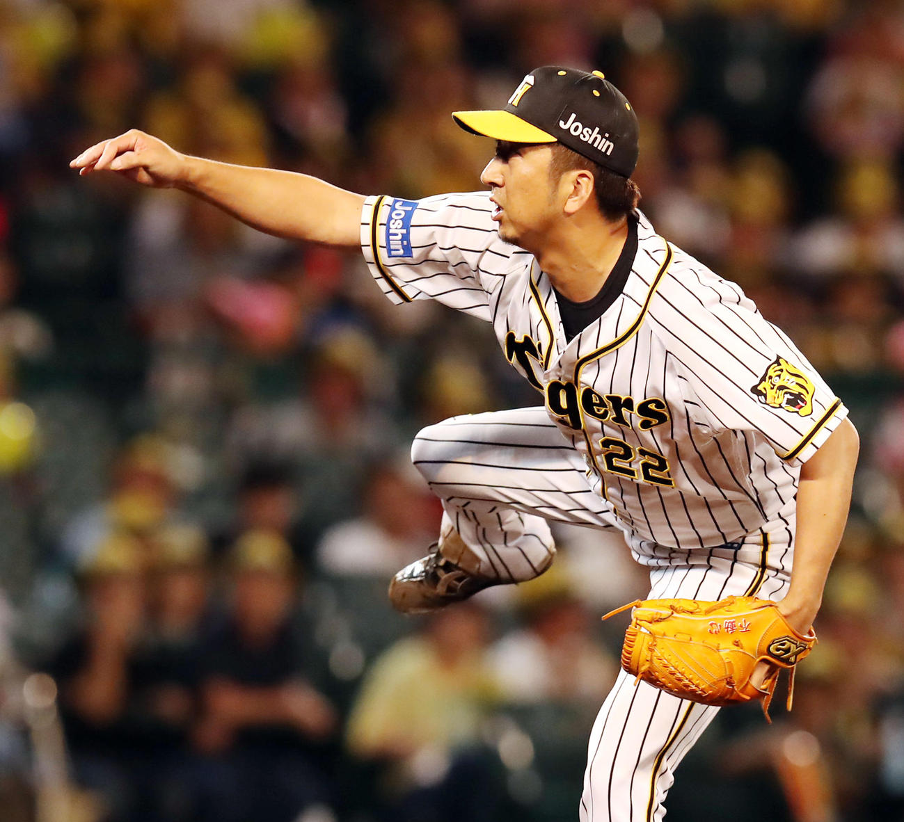 ７回表、阪神３番手で登板する藤川（撮影・加藤哉）