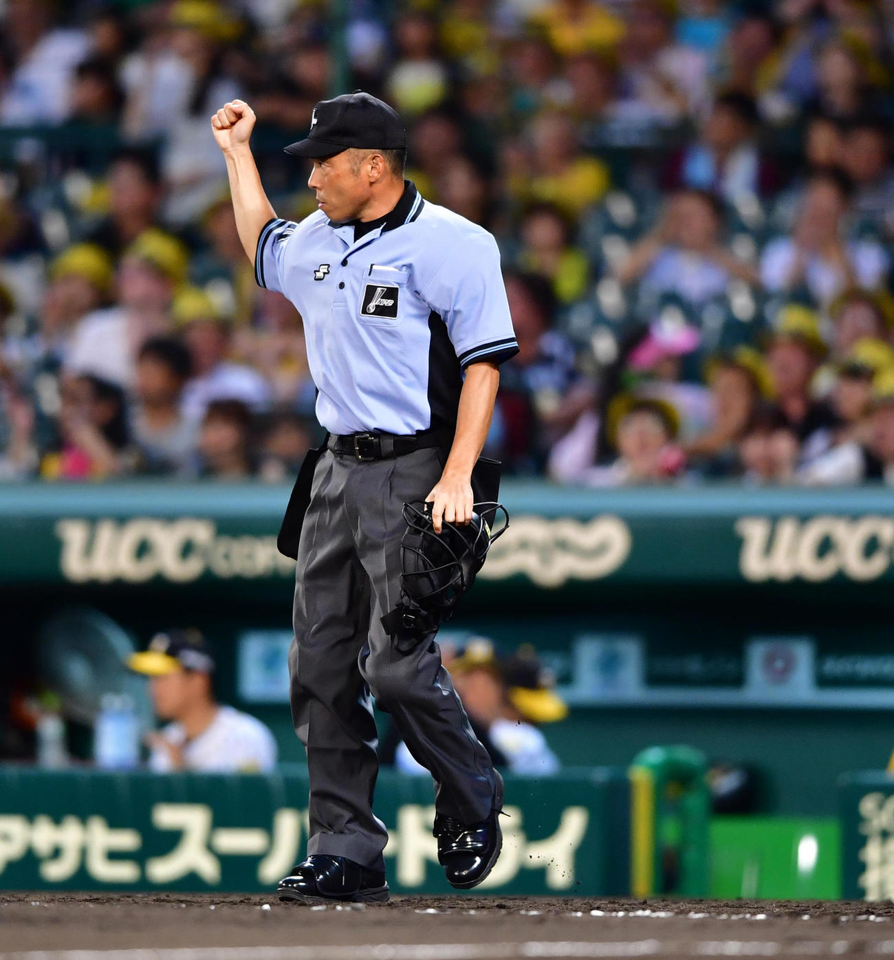 判定はセーフ、しかしリプレイ検証の結果アウトとなる（撮影・清水貴仁）
