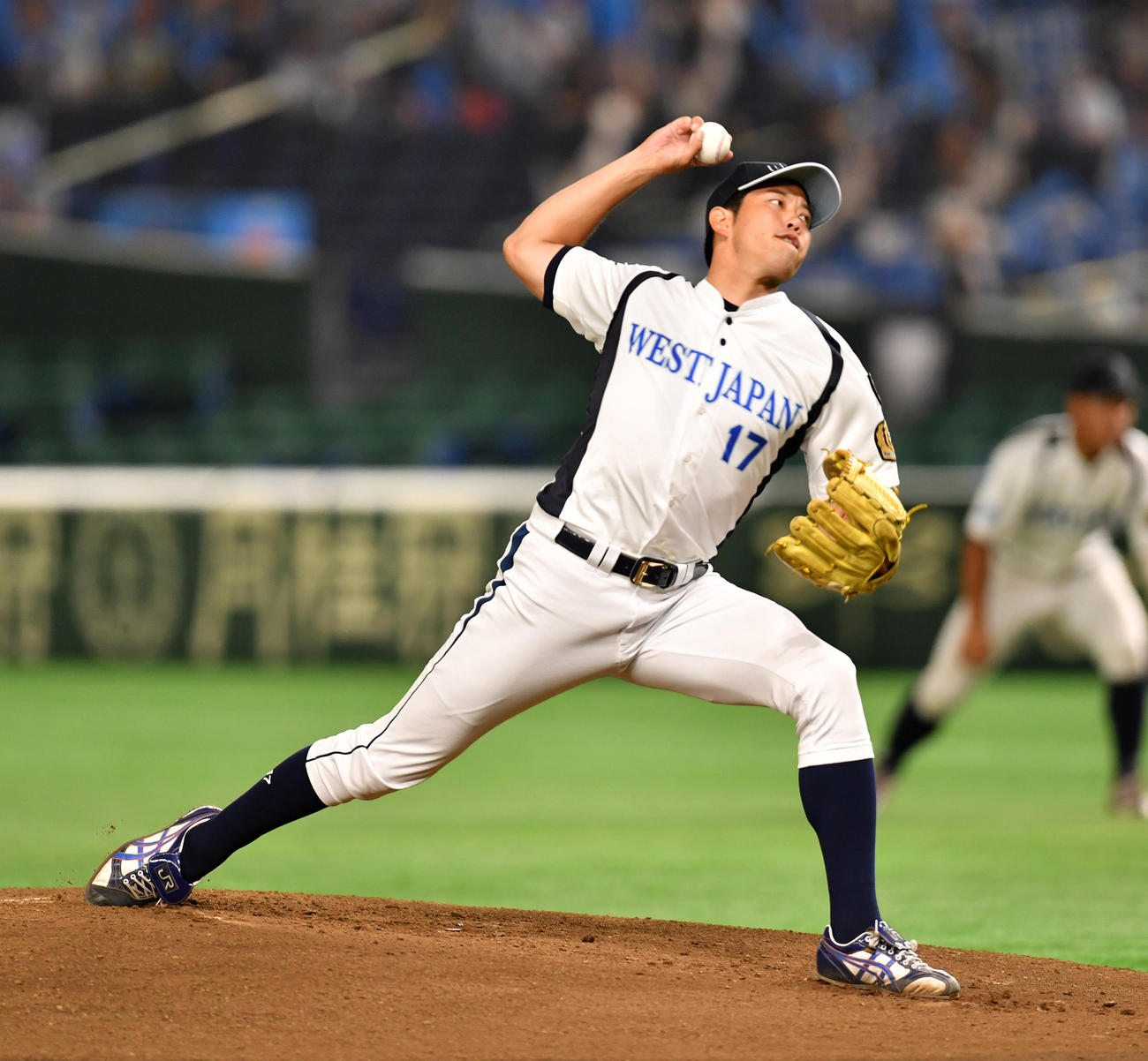 ＪＲ北海道クラブ対ＪＲ西日本　先発したＪＲ西日本の加賀美（撮影・柴田隆二）