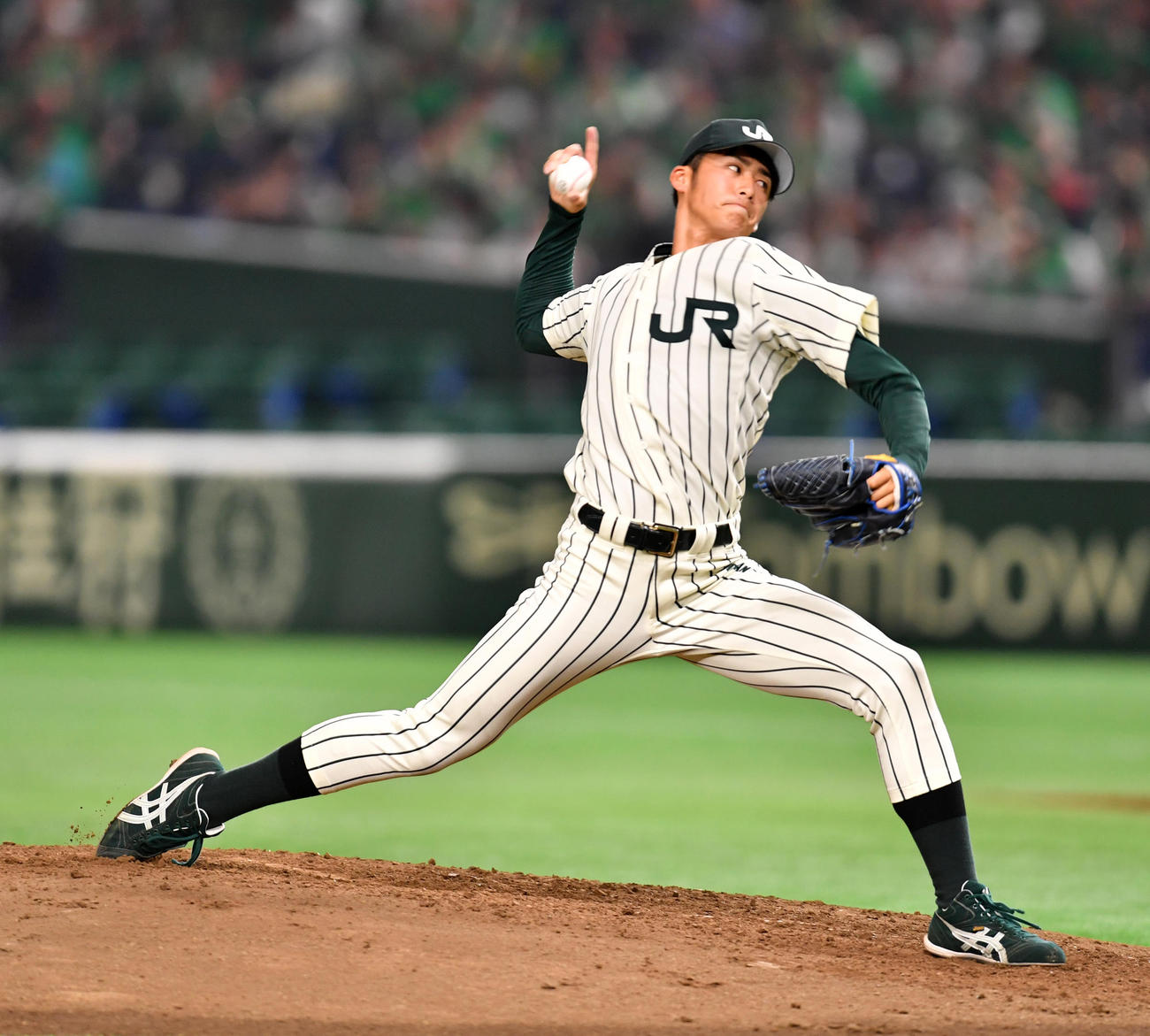 ４回から登板したＪＲ東日本の板東（撮影・柴田隆二）