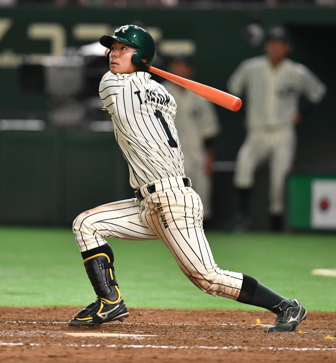 ５回裏ＪＲ東日本１死満塁、佐藤拓は左犠飛を放つ（撮影・柴田隆二）
