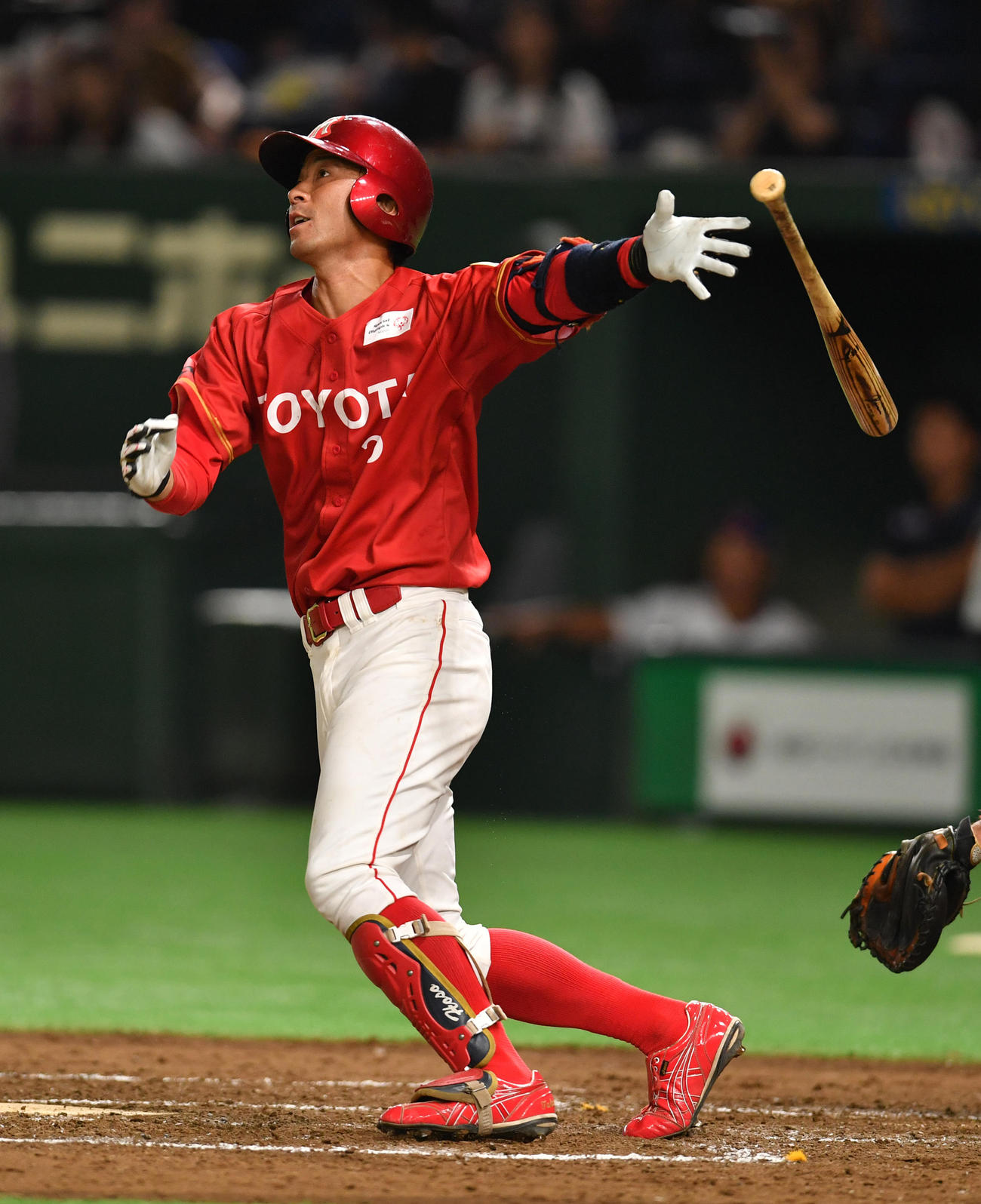 3回裏トヨタ自動車無死、細山田は左越えに本塁打を放つ(撮影・柴田隆二)