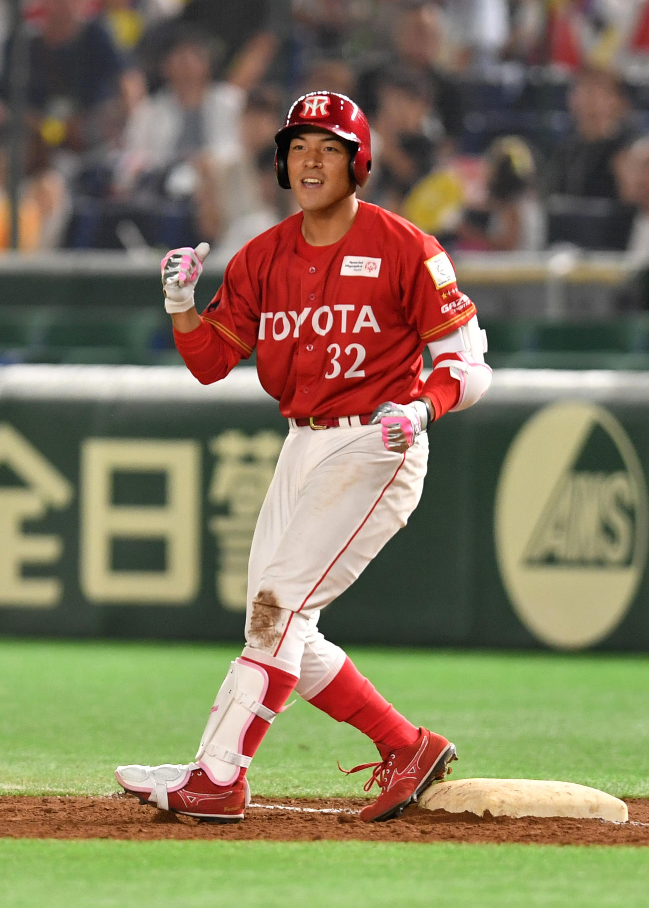 4回裏トヨタ自動車2死一、三塁、、山野辺は右前に適時打を放ちガッツポーズする(撮影・柴田隆二)