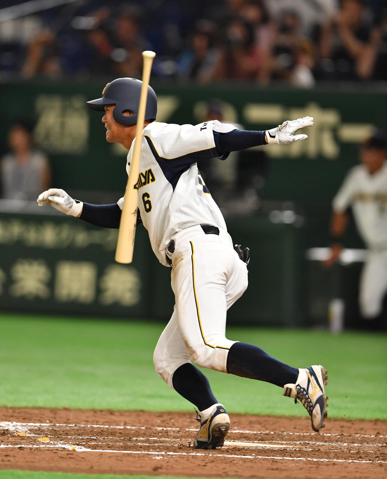 伯和ビクトリーズ対鷺宮製作所 3回裏鷺宮製作所1死満塁、吉浜は中前に2点適時打を放つ(撮影・柴田隆二)