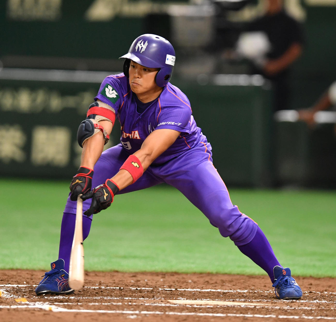 伯和ビクトリーズ対鷺宮製作所 3回表伯和ビクトリーズ1死一、三塁、後藤は遊撃内野適時打を放つ(撮影・柴田隆二)