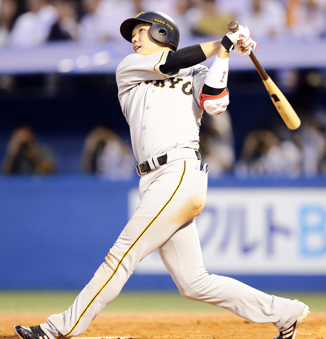 ４回表巨人１死一塁、坂本勇は左翼に２点本塁打を放つ（撮影・浅見桂子）