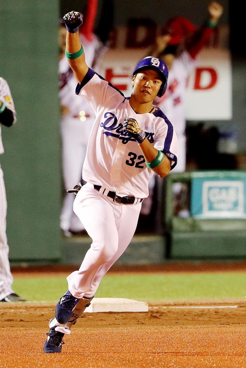 中日石垣「何か持ってる」家族、友人の前でMVP弾 - プロ野球 : 日刊