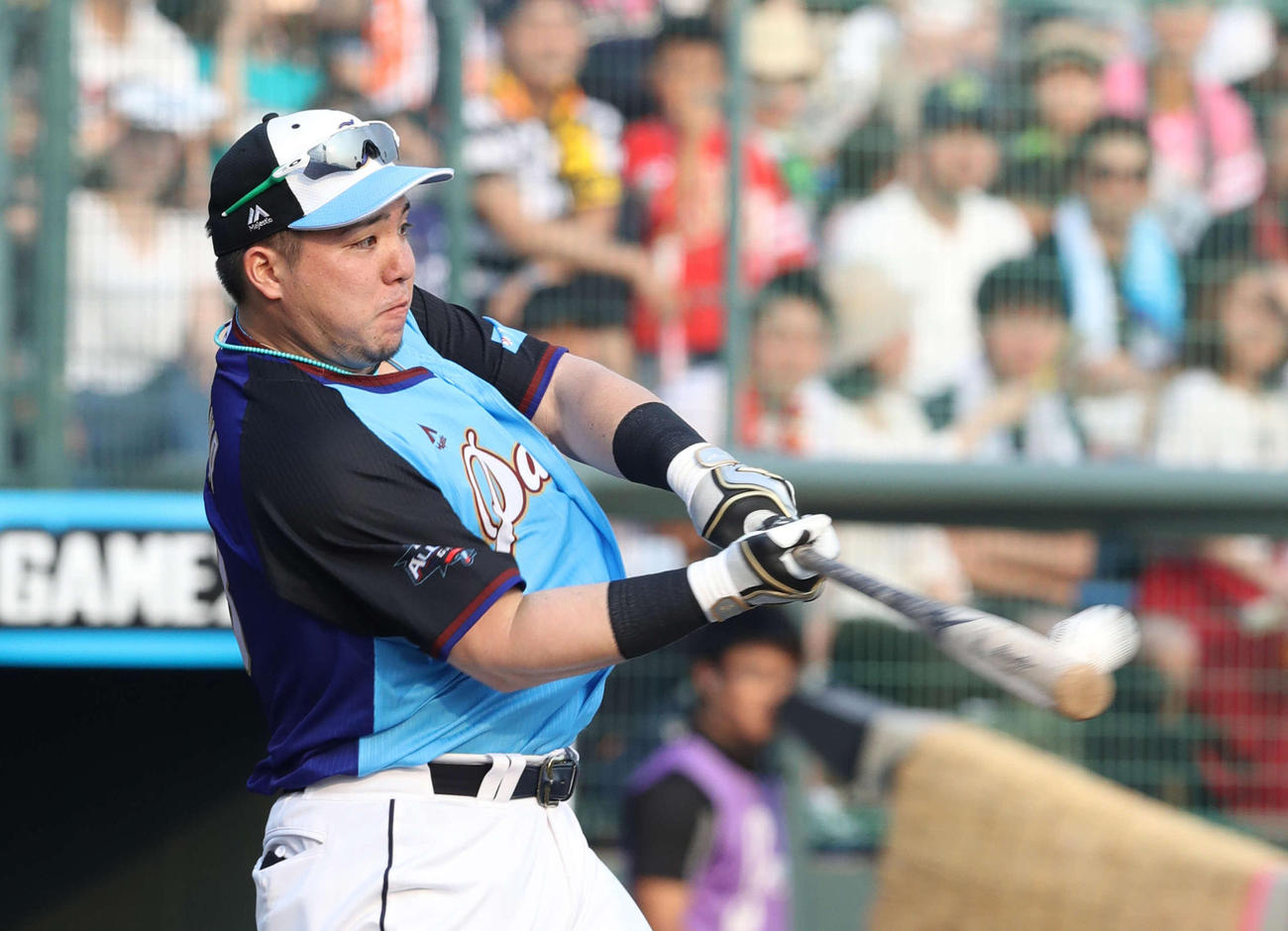 全セ対全パ　ホームランダービーで快音を響かせる西武山川（撮影・河野匠）