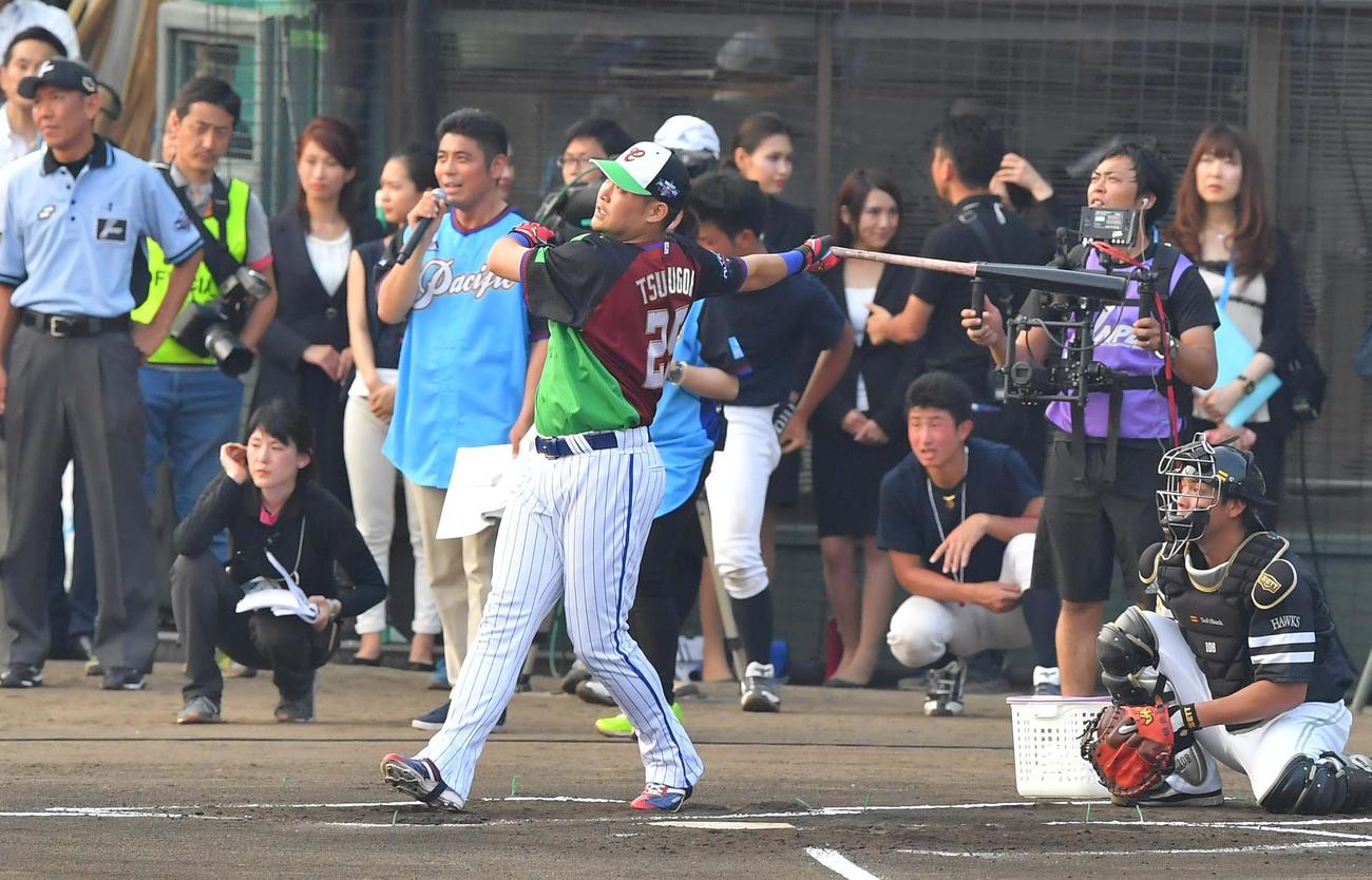 ホームランダービーで柵越えを連発する筒香嘉智（撮影・上田博志）