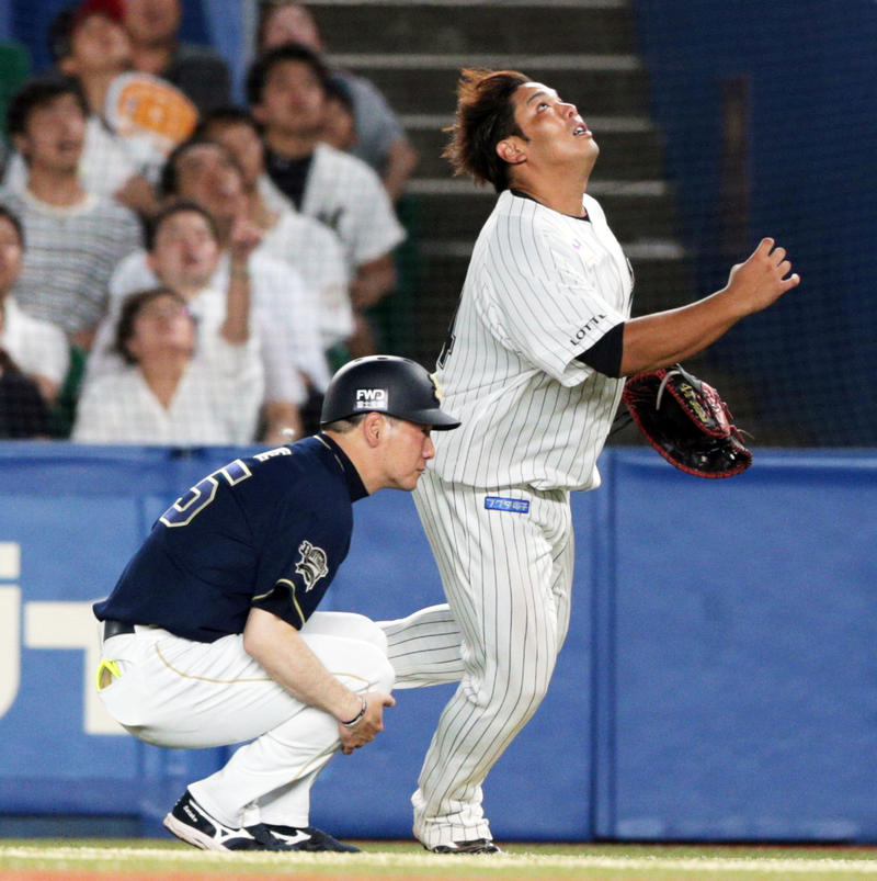 オリックス珍事、佐竹コーチ避けたつもりが守備妨害 - プロ野球 : 日刊