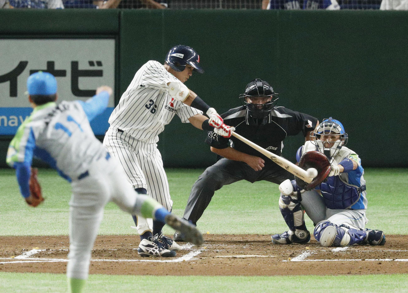 三菱重工神戸・高砂―セガサミー 1回裏三菱重工神戸・高砂2死一、三塁、皆川が先制打を放つ(共同)