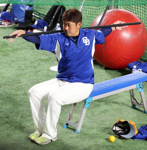 試合前練習に参加した中日松坂（撮影・河野匠）