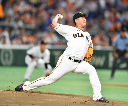 巨人先発で力投する山口俊（撮影・滝沢徹郎）