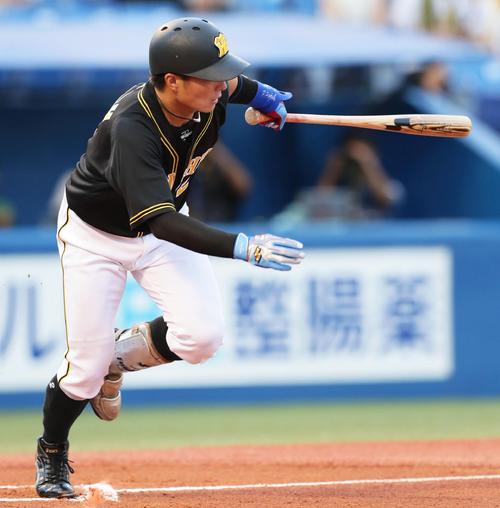 1回表阪神無死二塁、北條は中前適時打を放つ(撮影・足立雅史)