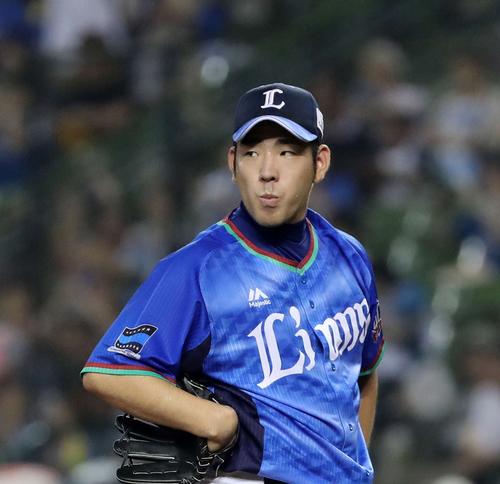 西武対日本ハム　４回表日本ハム無死一塁、レアードに左越え本塁打を放たれ悔しそうな表情をする西武菊池（撮影・鈴木正人）