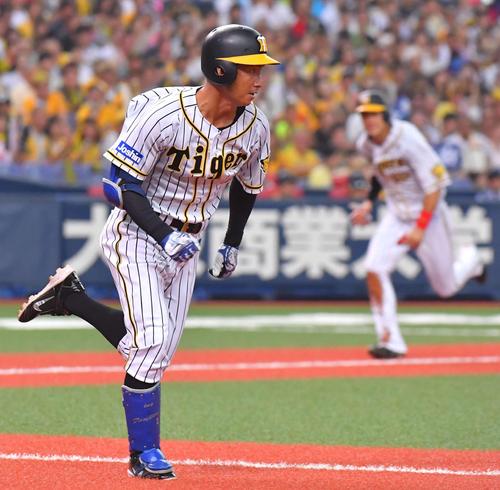 ５回裏阪神無死一、三塁、鳥谷敬の二ゴロの間に中谷将大が勝ち越しのホームを踏む（撮影・上田博志）