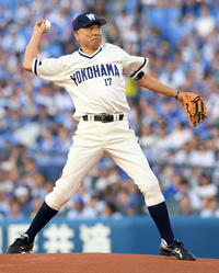 大洋ホエールズ 齊藤明雄 ユニフォーム 斉藤明雄氏が大洋ユニホームで見事ストライク始球式 - プロ野球 : 日刊