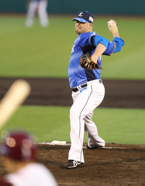 楽天対西武　力投する西武ウルフ（撮影・野上伸悟）
