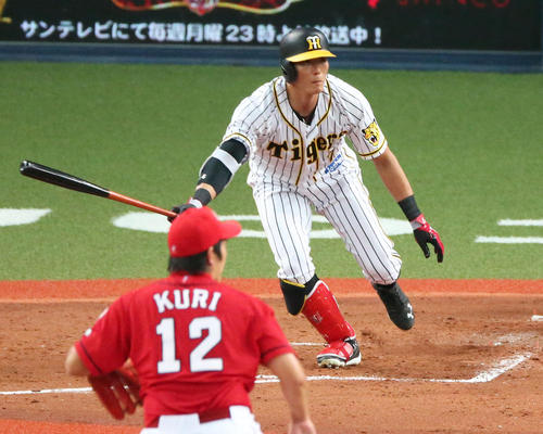３回裏阪神１死二、三塁、糸井は左前適時打を放つ（撮影・上山淳一）