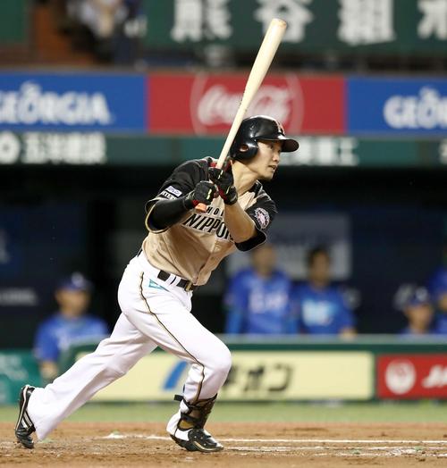 3回表日本ハム1死一、二塁、右越え適時二塁打を放つ西川(撮影・黒川智章)