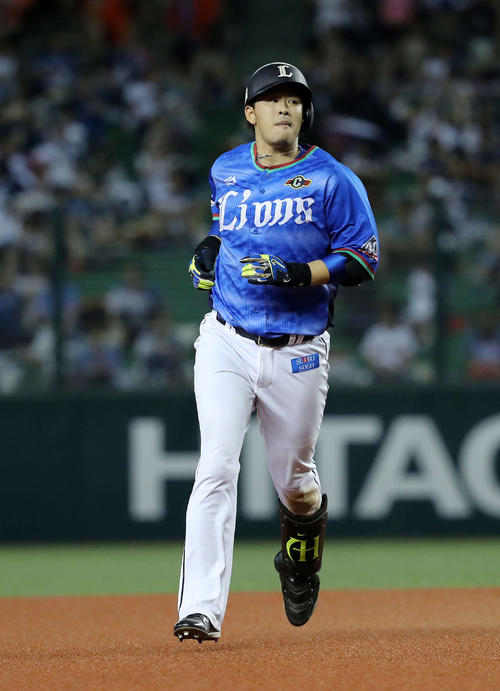 7回裏西武1死満塁、浅村は左越え本塁打を放つ(撮影・鈴木正人)