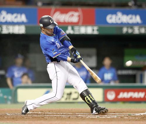 西武対日本ハム 1回裏西武2死、左越え本塁打を放つ浅村(撮影・黒川智章)