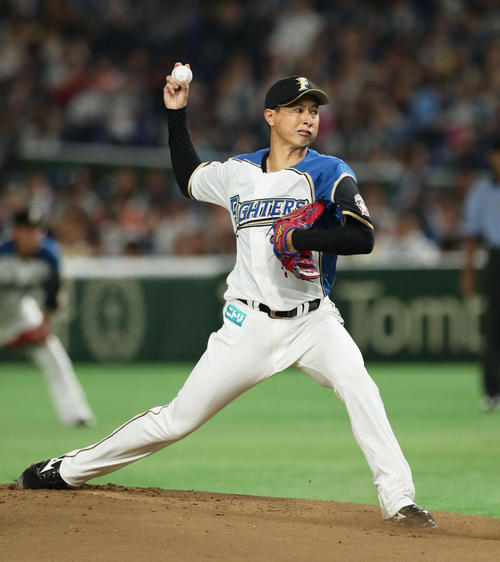 日本ハム対ソフトバンク 力投する日本ハム先発の村田(撮影・足立雅史)