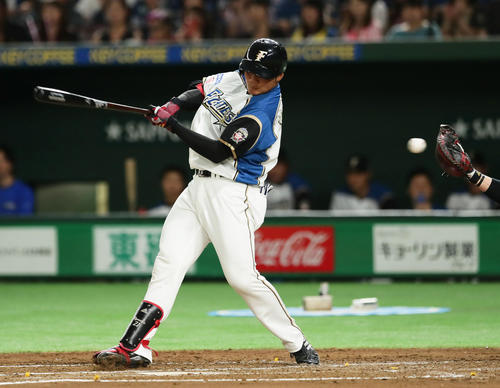 日本ハム対ソフトバンク 1回裏日本ハム2死一、三塁、空振り三振に倒れる清宮(撮影・足立雅史)