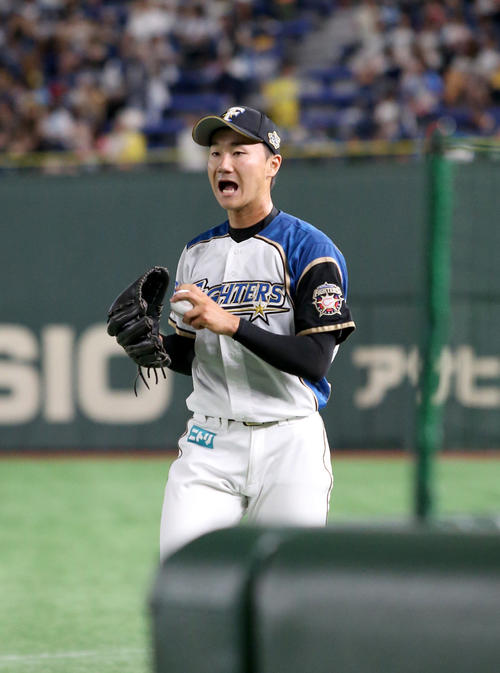 試合前、力強い表情を見せる日本ハム宮台(撮影・佐藤翔太)