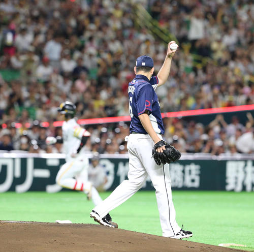 1回裏ソフトバンク無死、今宮健太に先制本塁打を浴びた菊池雄星（撮影・梅根麻紀）
