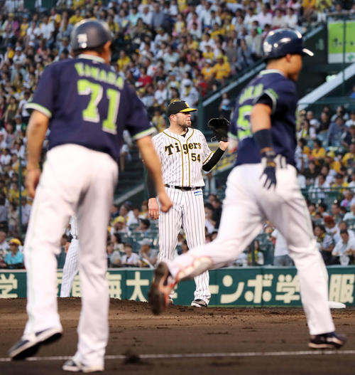 左翼越え3点本塁打を被弾したメッセンジャー（中央）（撮影・加藤哉）
