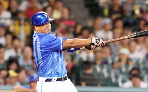 阪神対DeNA　3回表1死満塁、ロペスは右前適時打を放つ（撮影・加藤哉）