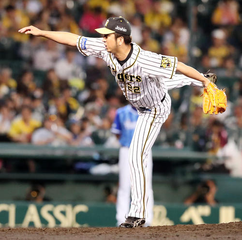 阪神対DeNA　7回表、阪神4番手で登板する藤川（撮影・加藤哉）