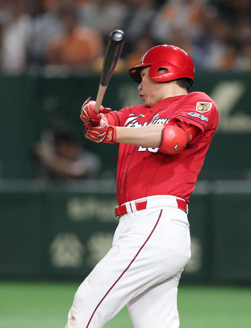 18年8月29日巨人戦、逆転4号3ランを放つ新井貴浩