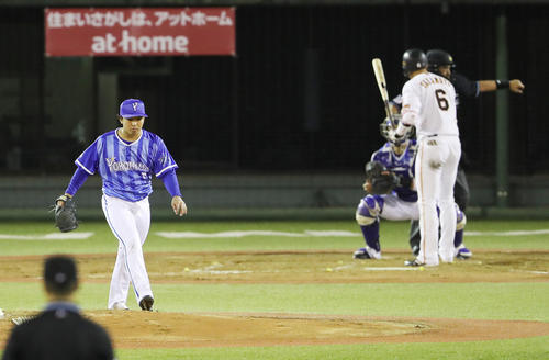 3回裏巨人無死、坂本勇を見逃し三振に仕留める東（撮影・野上伸悟）